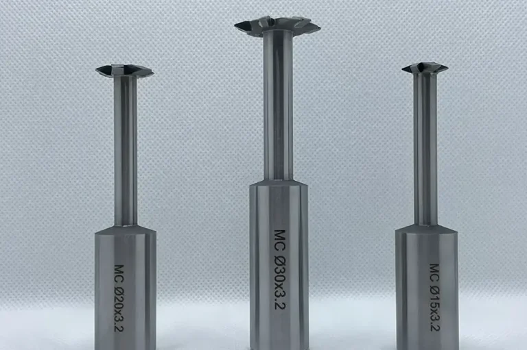 FRESA A "T" SAGOMATE